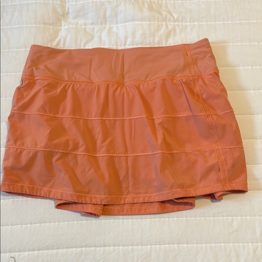 lululemon athletica peach skirt - size 6, mid rise